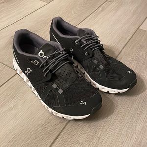 Size Women’s 7.5 barely used On Cloud sneakers